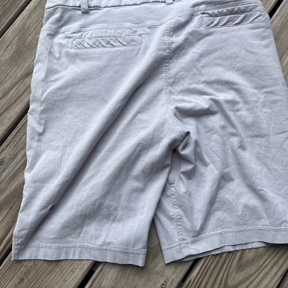 Lululemon Athletica Men's Shorts Gray Chinos Size 36 - Picture 8 of 9